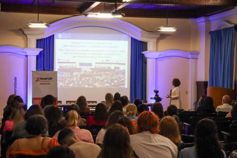 Tubarão recebe simpósio internacional sobre formação de professores