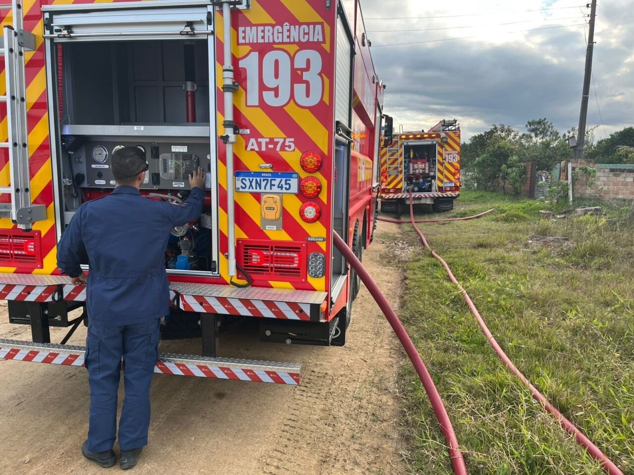 incêndio em casa na Praia do Sol