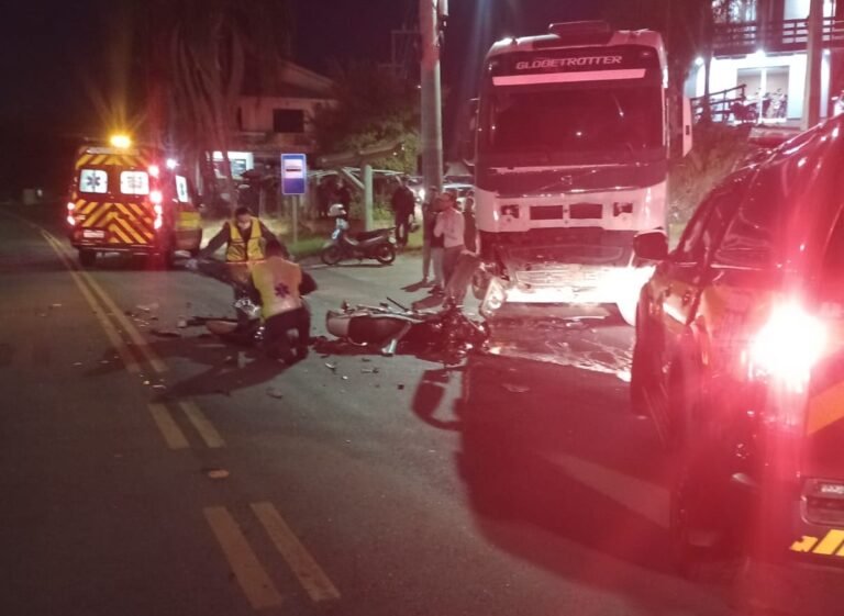 Motociclista morre após colisão com caminhão na marginal da BR-101 em Tubarão