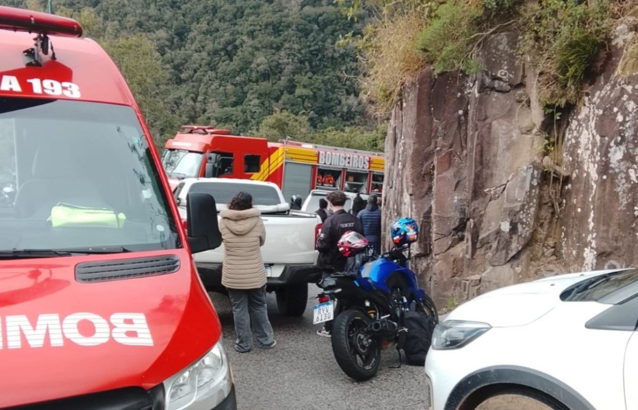 bombeiros acidente serra rio do rastro acidente Serra do Rio do Rastro