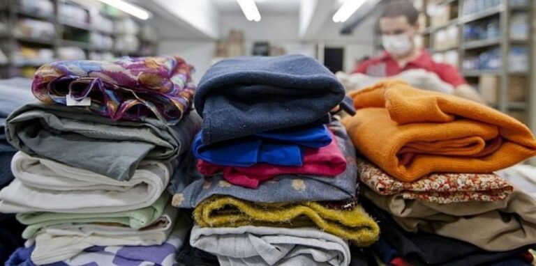 Campanha do Agasalho 2026 reforça a arrecadação de roupas e cobertores em Tubarão para atender famílias em situação de vulnerabilidade.