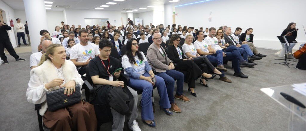 Combate a corrupção nas escolas a