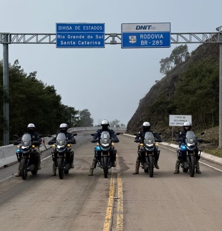 PRF flagra quase 50 irregularidades em motocicletas na Serra da Rocinha