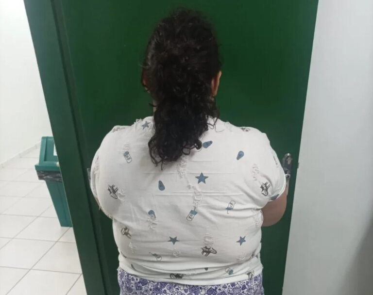Mulher de 37 anos é presa após fingir ser adolescente e viver com família em Joinville