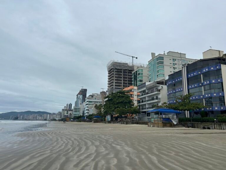 MP pede suspensão de obra de alargamento da praia de Itapema