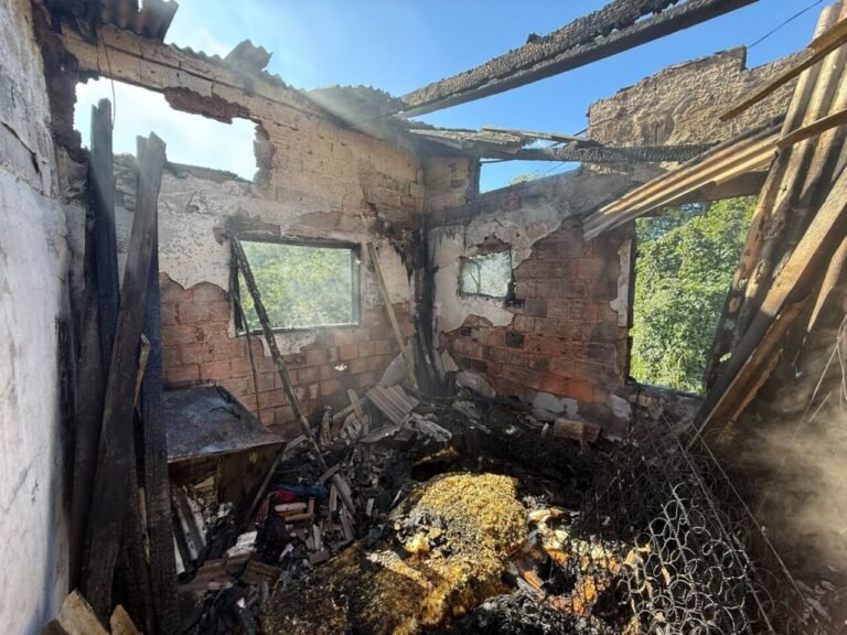 incêndio em residência em Laguna