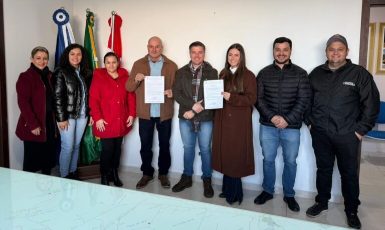 Meleiro assina ordem de serviço para revitalização da praça central