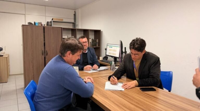 vice-prefeito assume prefeitura de Laguna