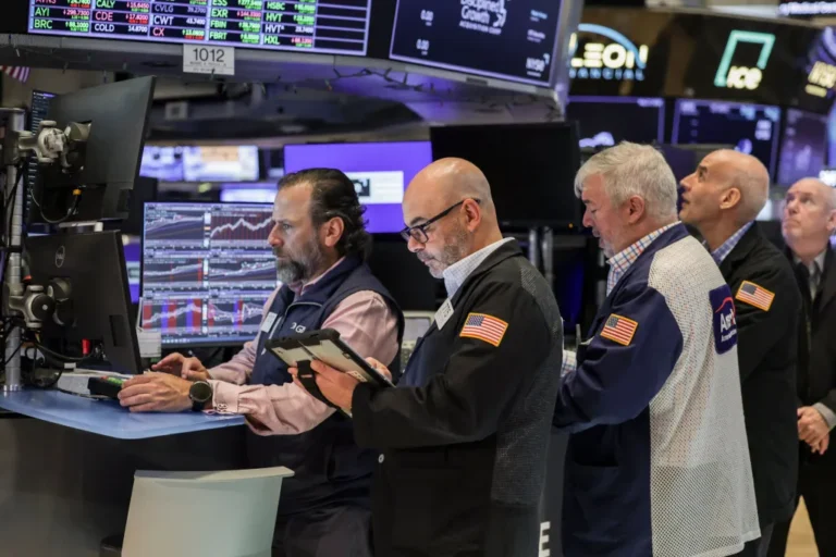 Bolsas mundiais sobem e petróleo recua após anúncio de acordo entre EUA e Irã