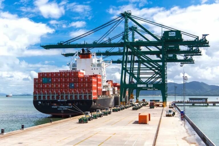 Pelo Estado – Fiesc avalia impacto de nova taxação a produtos brasileiros 