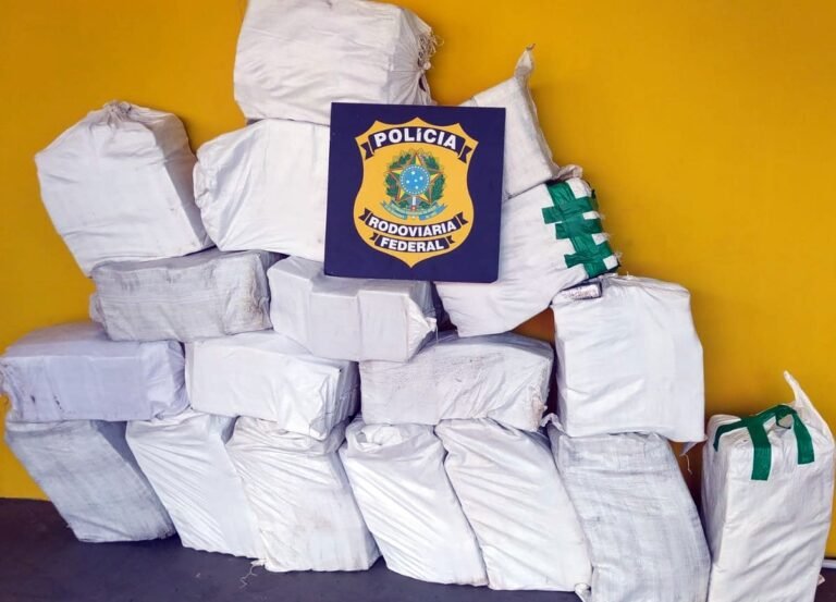 PRF apreende 487 kg de cocaína na BR-101 em Joinville