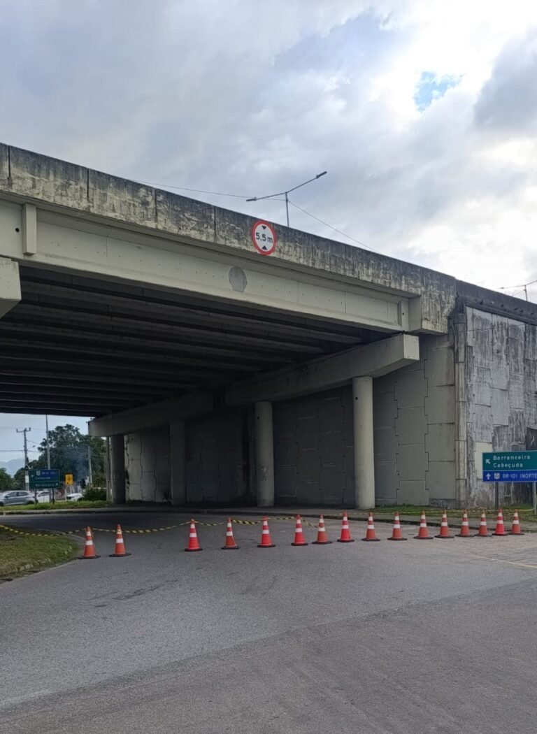 Trevo de acesso a Laguna é fechado temporariamente após interdição da Ponte Anita Garibaldi