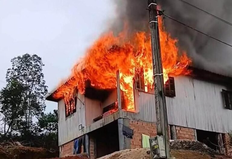 Campanha arrecada doações para família que perdeu casa em incêndio em Orleans