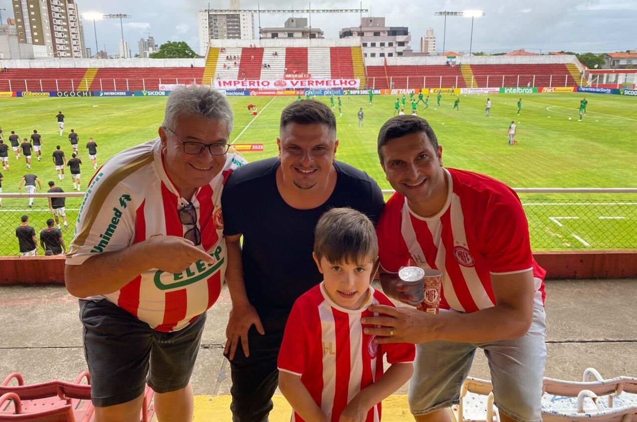 Família que torce junto pelo Hercílio Luz