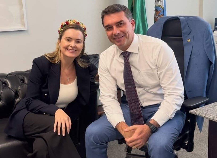 Dura - Jília Zanatta cotada para ser vice na chapa do PL com Flávio Bolsonaro