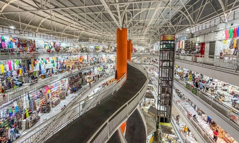 Governo regulamenta trabalho no comércio em feriados e exige convenção coletiva