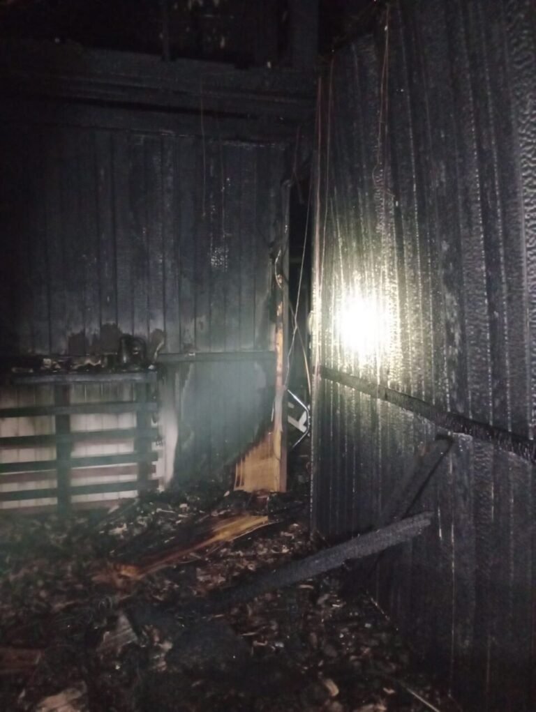Incêndio destrói quarto de residência em Pescaria Brava; ninguém ficou ferido