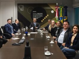 Polícia Civil e TRE-SC firmam acordo para ampliar proteção às mulheres vítimas de violência Polícia Civil e TRE-SC firmam acordo para proteger mulheres