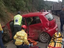 Colisão frontal entre carro e carreta deixa motorista ferido na SC-435, em Armazém acidente na SC-435