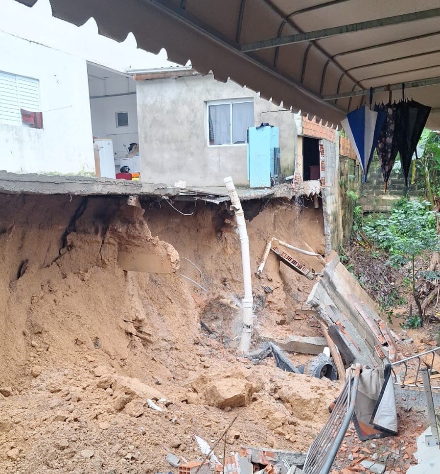 BN deslizamento bombeiros deslizamento em Braço do Norte