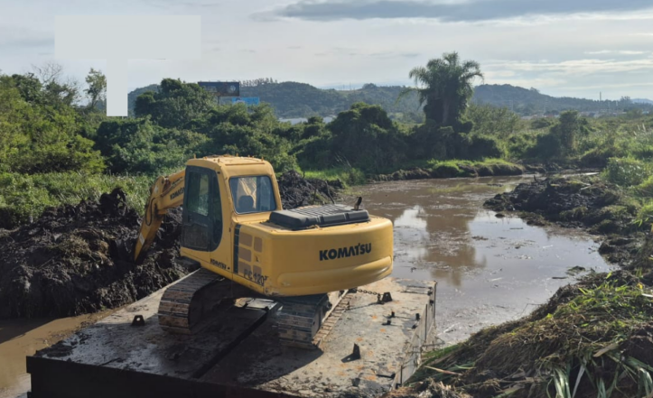 Capivari de Baixo conclui limpeza de 21 km de valas e canais limpeza de canais em Capivari de Baixo