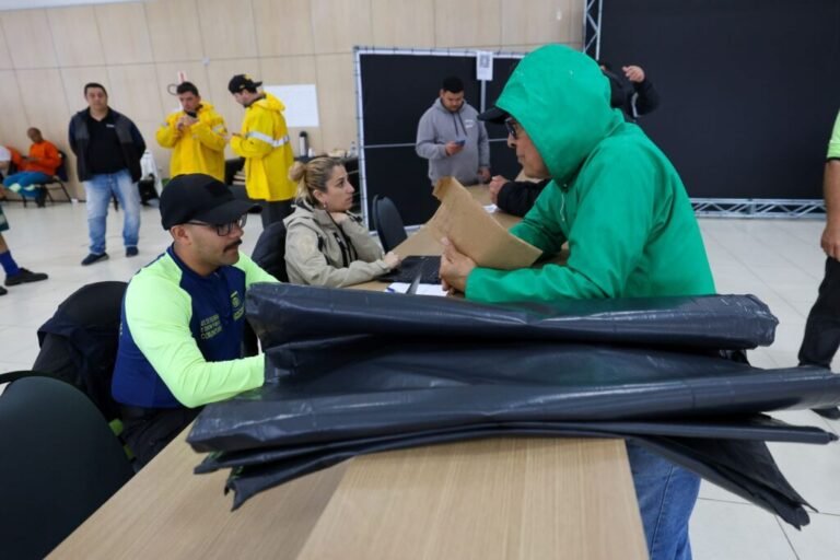 Temporal atinge cidades do Sul de SC, causa danos e determina suspensão de aulas