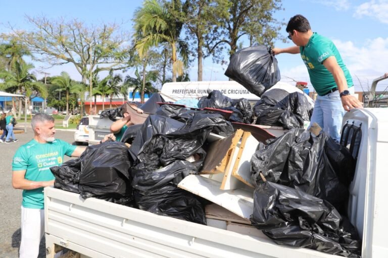 Gabinete Itinerante encerra semana de atendimentos com força-tarefa de limpeza em 16 bairros de Criciúma