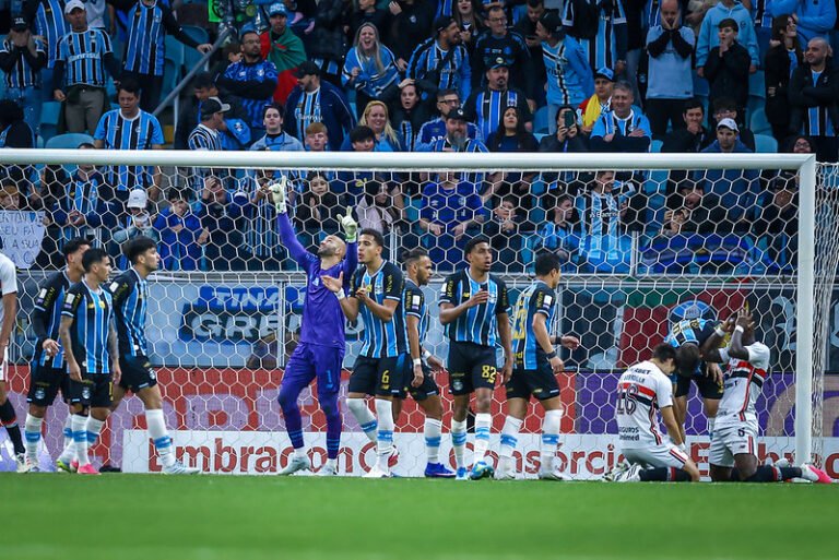 Grêmio embala duas vitórias seguidas, avança na Copa do Brasil e deixa a zona de rebaixamento