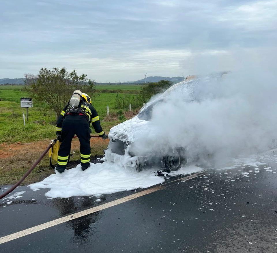 incêndio em veículo incêndio em veículo