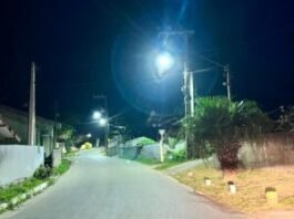 Laguna, no Sul de SC, instala 3 mil luminárias de LED e quer modernizar toda a rede até 2028 iluminação pública em Laguna
