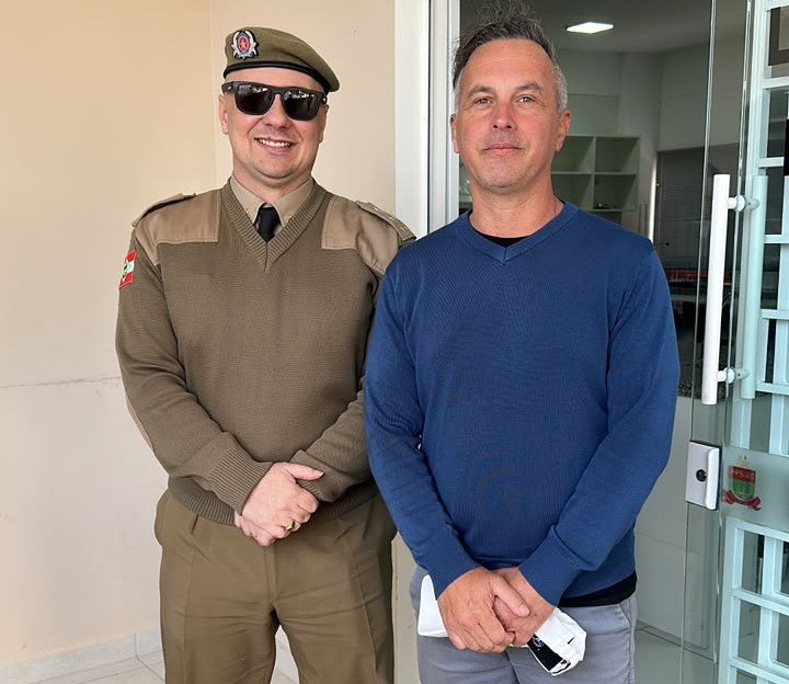 Presidente do Partido Missão visita Colégio Militar de Laguna