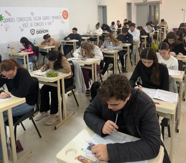 Dehon reúne cerca de 150 alunos em simulado completo do Enem em Tubarão