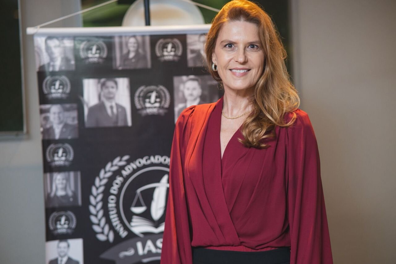 Tatiana Meneghel Tatiana Meneghel – Autora do artigo Advogada, especialista em Direito Constitucional, ex-professora de Direito de Família e Sucessões da Unisul e presidente da Comissão de Estágio e Exame de Ordem da OAB/SC.