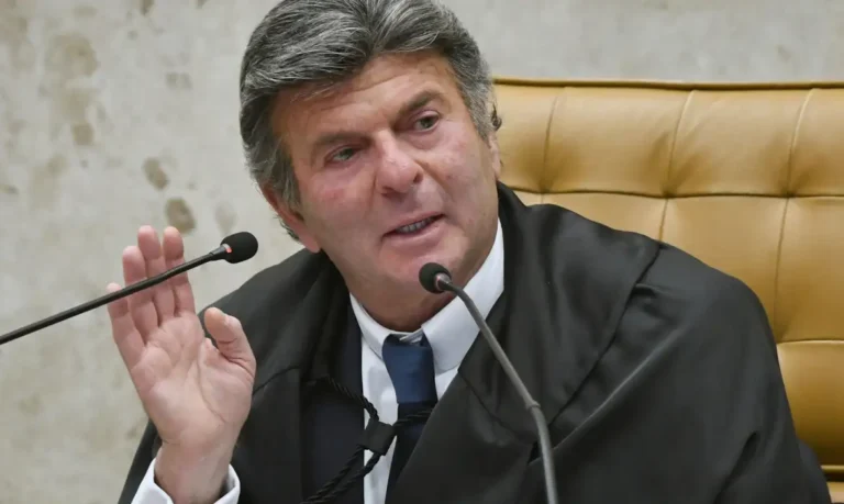 Fux suspende decisão de Dino e restabelece retirada de posts sobre Nossa Senhora