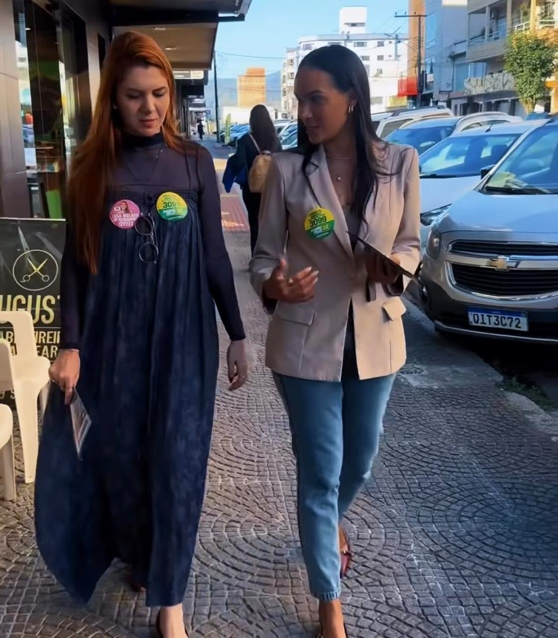 Pamelys Barros (Novo) e Ana Campagnolo (PL) caminham juntas