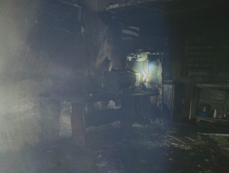 Incêndio em kitnet mobiliza bombeiros em Tubarão
