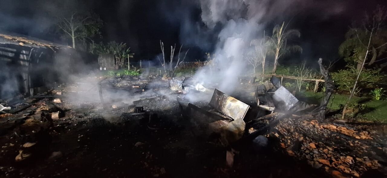Incêndio destrói lanchonete em Grão-Pará