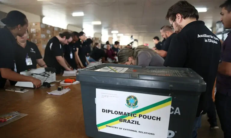 Eleitores brasileiros no exterior chegam a 918 mil nas eleições 2026