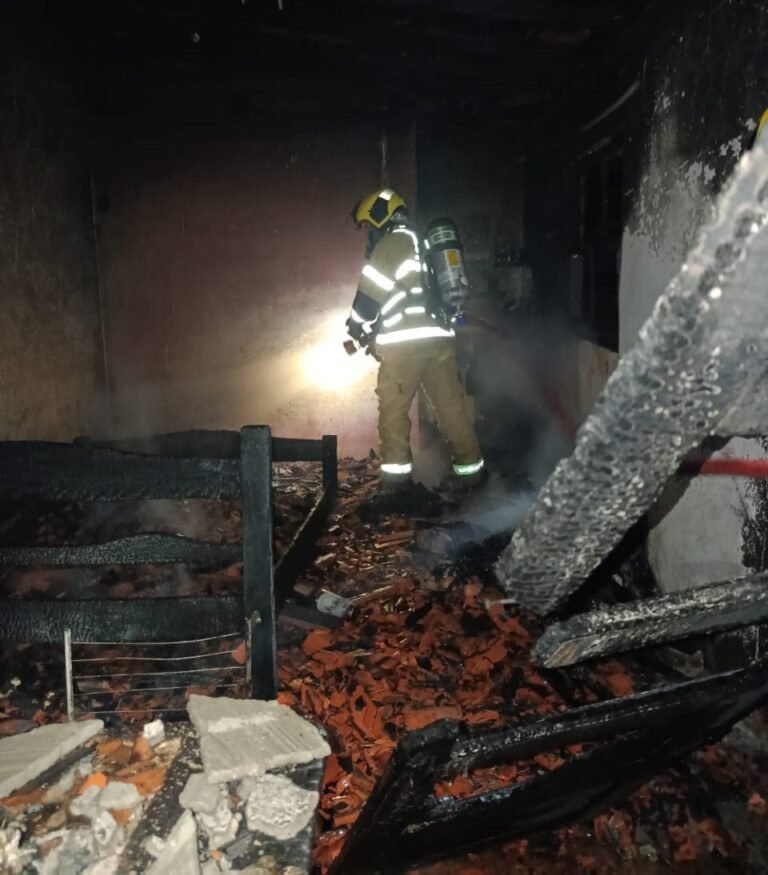 Incêndio atinge residência em Ibiraquera