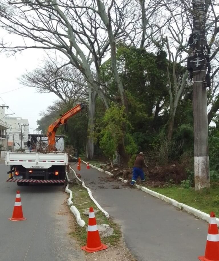 Chuva afeta cronograma, mas limpeza avança em diferentes pontos de Tubarão
