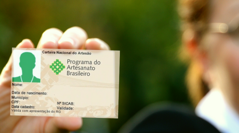 Artesãos de Tubarão podem emitir ou renovar carteira nesta quinta