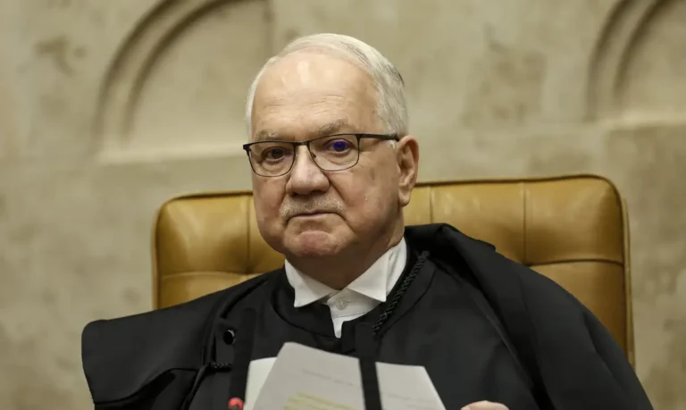 Fachin devolve investigações do INSS a Mendonça e mantém caso Master