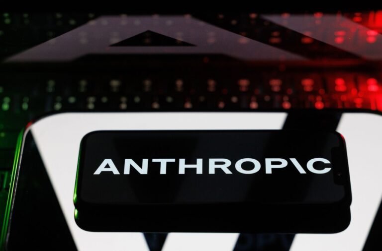 IA pode se espalhar por TVs e câmeras conectadas, alerta Anthropic