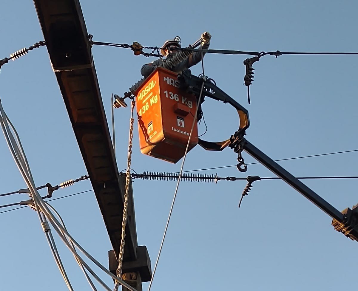 Celesc reforça rede elétrica em Laguna