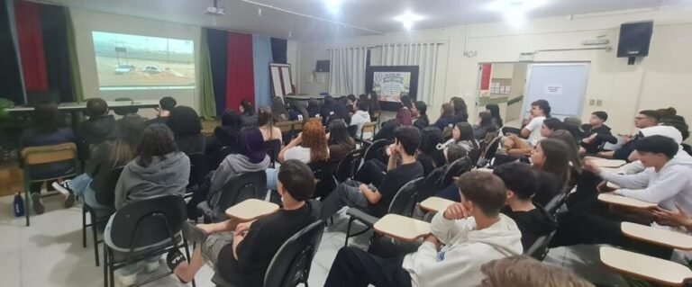 Defesa Civil orienta estudantes em Tubarão