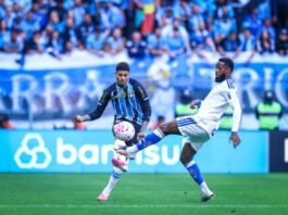 Flamengo reassume liderança do Brasileirão; Chapecoense amarga lanterna e Grêmio segue no Z4 Flamengo lidera Brasileirão e Chapecoense segue na lanterna