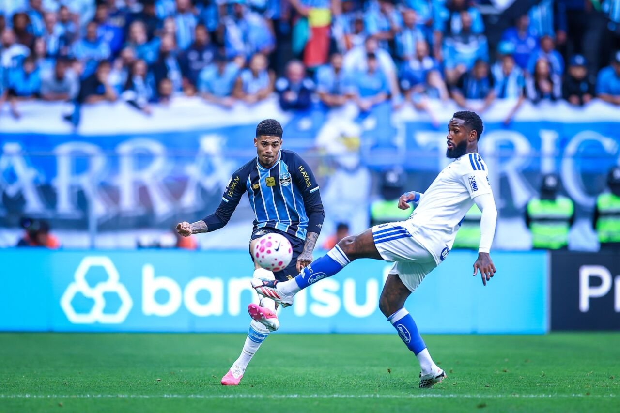 gremio e cruzeiro Flamengo lidera Brasileirão e Chapecoense segue na lanterna