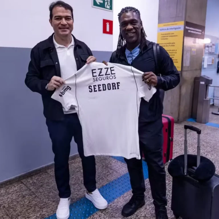 Seedorf chega a São Paulo para assumir o Corinthians e iniciar preparação