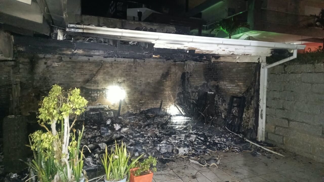Incêndio em residência em Garopaba Incêndio em residência em Garopaba
