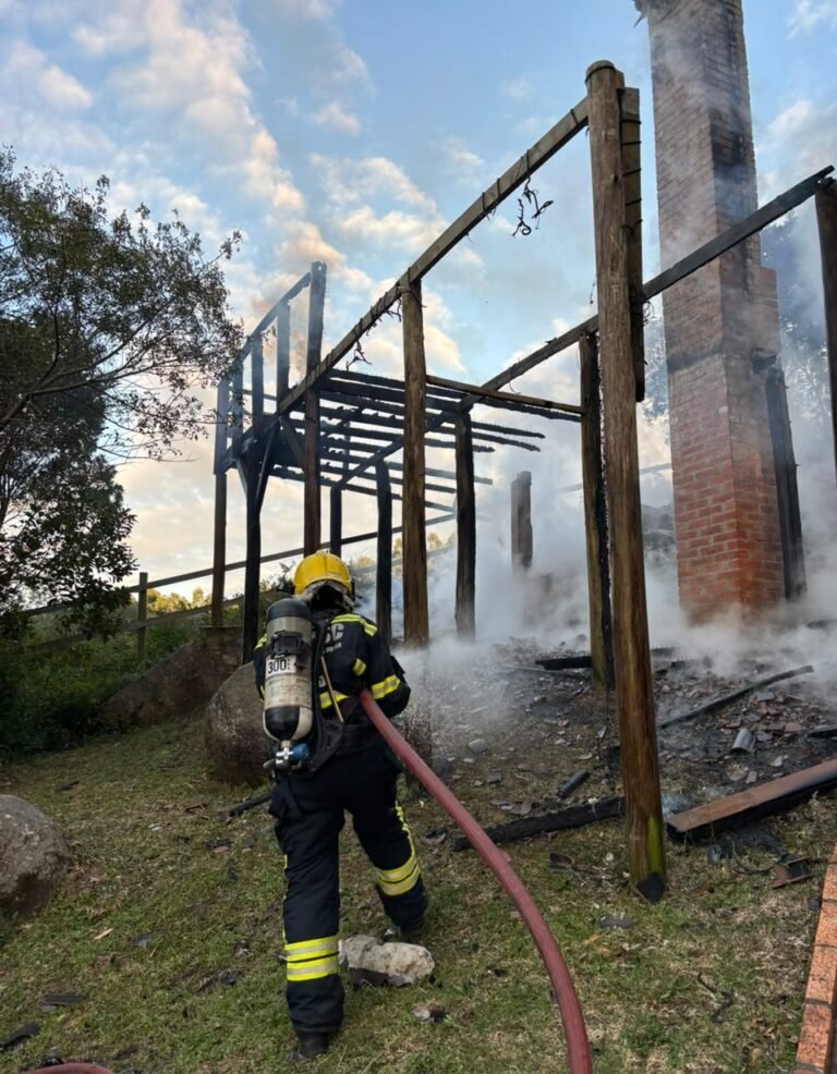 incêndio em residência em Imaruí